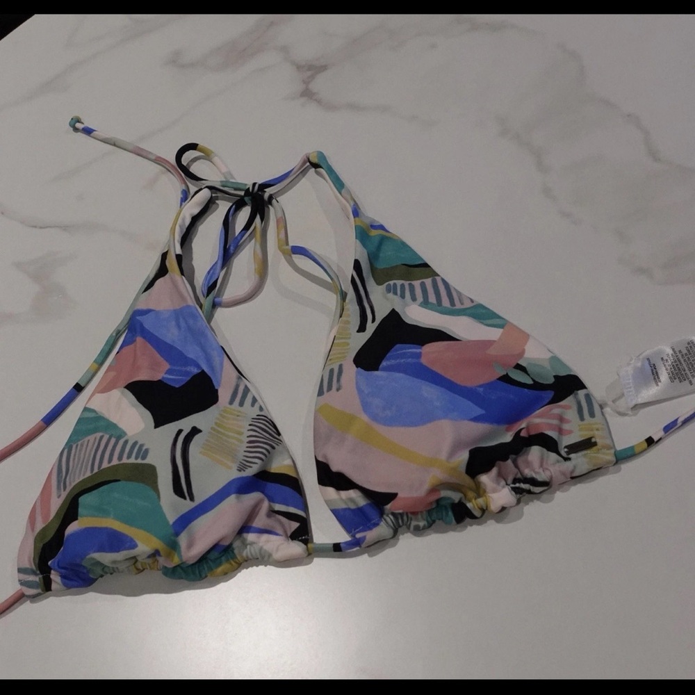 O’Neill Bikini top Reversible Multicolor size XL  Brand New Never Worn.
